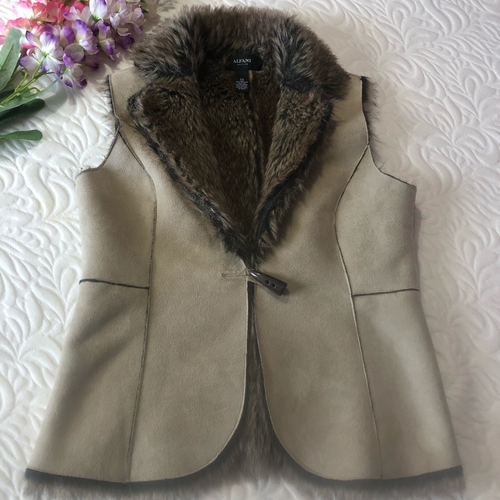 Alfani Petite Faux Fur Vest Size: PS